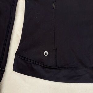 Lululemon Front Crossover Long Sleeve Top in Black, Size 6